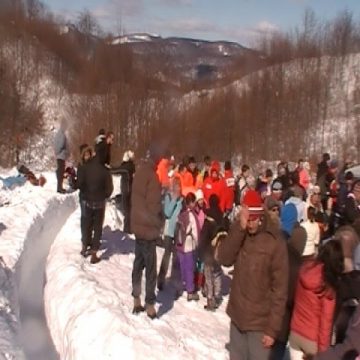 Baia Mare: Concurs inedit de coborâre cu punga, pe Dealul Măgura
