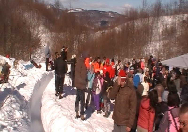 Baia Mare: Concurs inedit de coborâre cu punga, pe Dealul Măgura