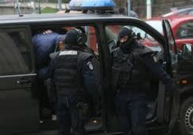 SIGHET: Contrabandişti înşelaţi, au plătit ţigările şi au primit în schimb pachete cu rumeguş