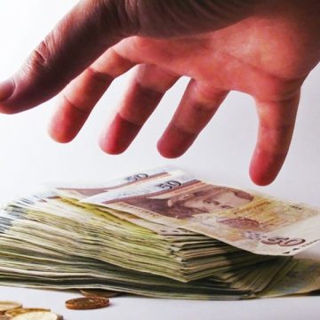 Urmăriţi penal pentru delapidare Urmăriţi penal pentru delapidare
