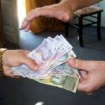 Două persoane reţinute pentru cămătărie Două persoane reţinute pentru cămătărie