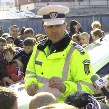 SIGHET: Educaţie rutieră de Ziua Poliţiei la Şcoala George Coşbuc