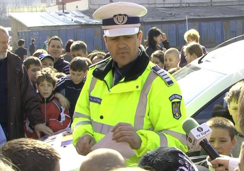 SIGHET: Educaţie rutieră de Ziua Poliţiei la Şcoala George Coşbuc