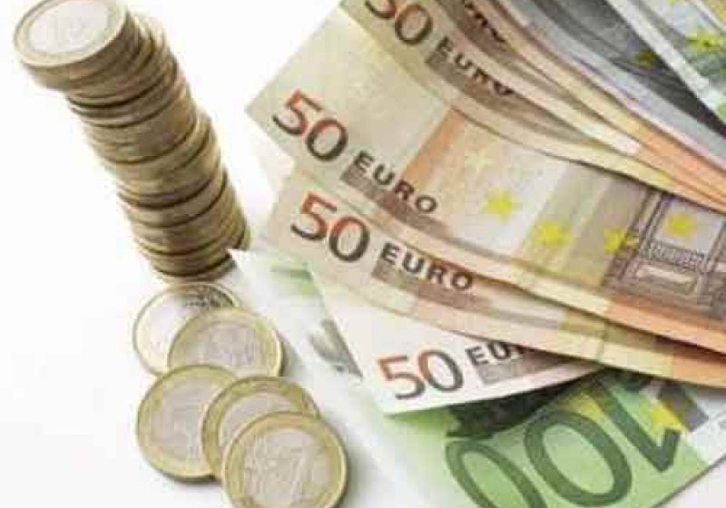 Miniştrii Finanţelor din zona euro şi-au dat avizul final pe al doilea acord pentru Grecia. Ţara va primi finanţare suplimentară de 130 miliarde euro pe perioada 2012-2014