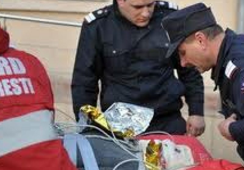 Explozie într-un bloc din cartierul Apărătorii Patriei din Capitală. O femeie a fost rănită şi patru apartamente afectate