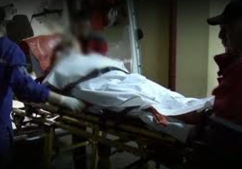 Femeie în stare gravă după ce a fost împuşcată de soţul său, fost angajat al MAI
