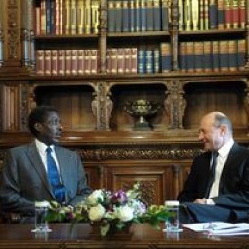 Fostul ambasador al Qatarului la Bucureşti, decorat de preşedintele Băsescu