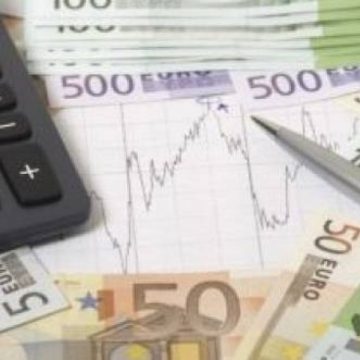 Guvernul analizează reducerea CAS cu 3-5%