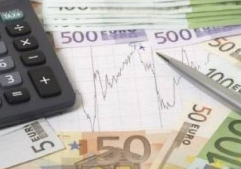 Guvernul analizează reducerea CAS cu 3-5%