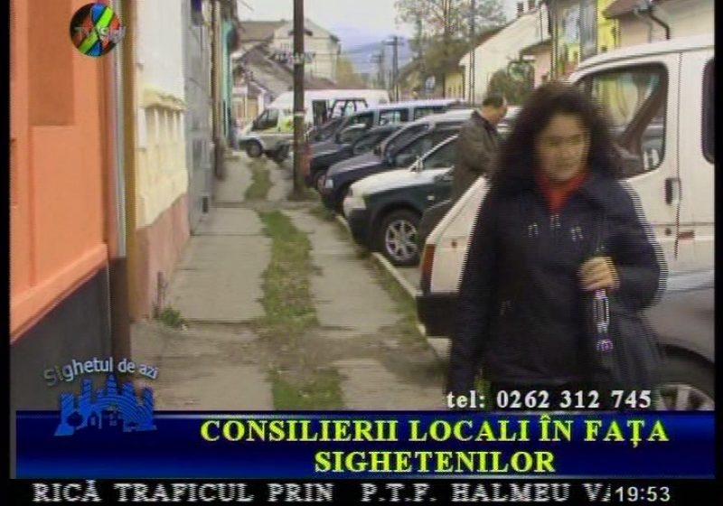 Imagini in exclusivitate din 20 octombrie 2010 cu trotuarul spart din faţa cladirii explodate la Sighet