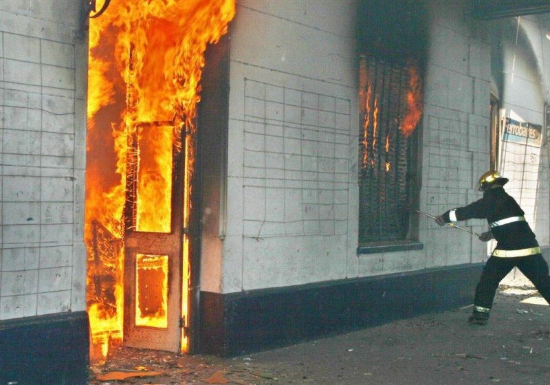 11 morţi într-un incendiu la Instanbul 11 morţi într-un incendiu la Instanbul