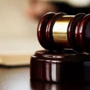 Un român stabilit in SUA riscă 50 de ani de închisoare pentru violare de domiciliu