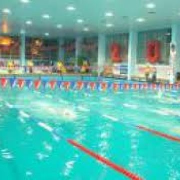 Baia Mare: Incident grav la bazinul de înot. Un băiat care face înot de performanţă şi-a tăiat ligamentele în scara bazinului Baia Mare: Incident grav la bazinul de înot. Un băiat care face înot de performanţă şi-a tăiat ligamentele în scara bazinului
