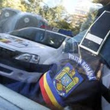 Baia Mare: Peste 50 de rromi au protestat în faţa Inspectoratului de Poliţie pentru reţinerea a două persoane suspectate de cămătărie