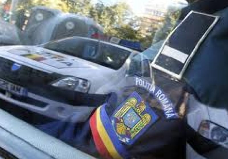 Baia Mare: Peste 50 de rromi au protestat în faţa Inspectoratului de Poliţie pentru reţinerea a două persoane suspectate de cămătărie Baia Mare: Peste 50 de rromi au protestat în faţa Inspectoratului de Poliţie pentru reţinerea a două persoane suspectate de cămătărie