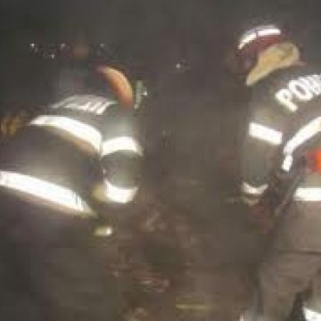Baia Mare: Un băimărean s-a intoxicat cu fum după ce balconul locuinţei a luat foc Baia Mare: Un băimărean s-a intoxicat cu fum după ce balconul locuinţei a luat foc