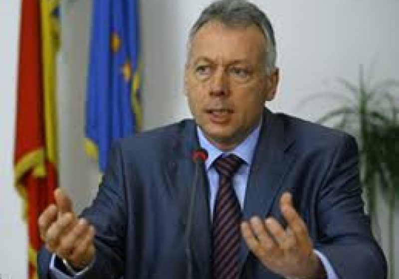 Baia Mare: Ministrul Mediului, Laszlo Borbely, a fost astăzi asaltat cu întrebări de primarii maramureşeni Baia Mare: Ministrul Mediului, Laszlo Borbely, a fost astăzi asaltat cu întrebări de primarii maramureşeni