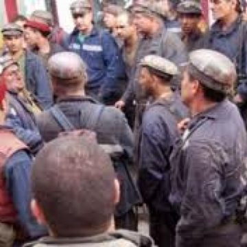 Minerii au întrerupt protestul, pe timpul nopţii