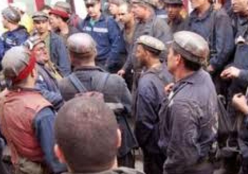 Minerii au întrerupt protestul, pe timpul nopţii