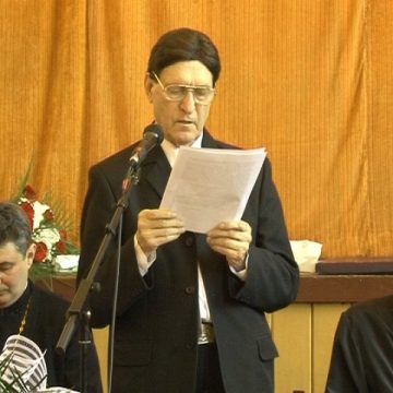 SIGHET: Omul sfinţeşte locul- Profesor dr. Nuţu Roşca a primit titlul de "Cetăţean de Onoare"al municipiului Sighetu Marmaţiei SIGHET: Omul sfinţeşte locul- Profesor dr. Nuţu Roşca a primit titlul de "Cetăţean de Onoare"al municipiului Sighetu Marmaţiei