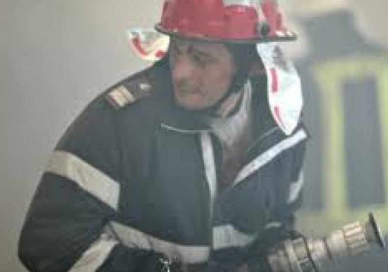 Baia Mare: O colibă de pe Craica s-a făcut scrum. Fiul proprietarei este bănuit că şi-ar fi incendiat propria locuinţă