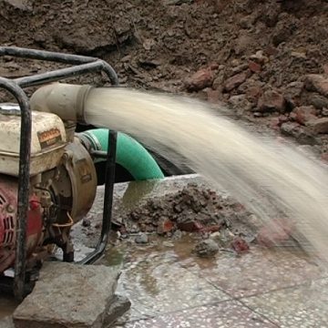 Baia Mare: O conductă spartă i-a lăsat azi-noapte pe mai mulţi băimăreni fără apă