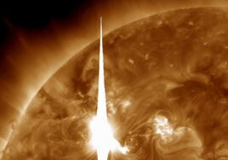 O puternică furtună solară ar putea afecta reţelele electrice şi sistemele de comunicaţii