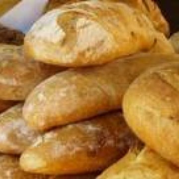 Pâinea, plină de aditivi alimentari. Ce E-uri conţine şi care sunt recomandările nutriţioniştilor Pâinea, plină de aditivi alimentari. Ce E-uri conţine şi care sunt recomandările nutriţioniştilor