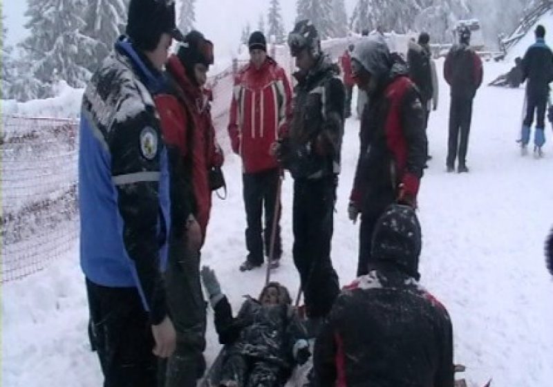 Accidentat pe pârtia de schi de la Cavnic Accidentat pe pârtia de schi de la Cavnic
