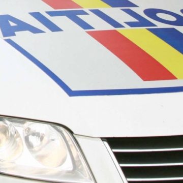 Poliţiştii din cadrul Serviciului Arme, explozivi, substanţe periculoase cercetează o deţinere ilegală  de armă neletală supusă autorizării