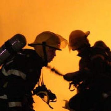 Baia Mare: Pompierii militari au stins, aseară, un incendiu pe Valea Chiuzbăii