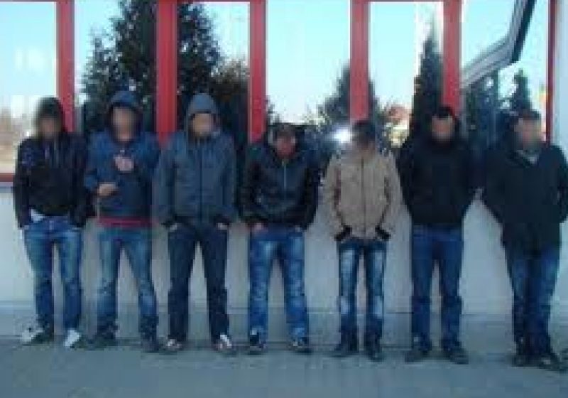 Sapte migranti retinuti la Petea Sapte migranti retinuti la Petea