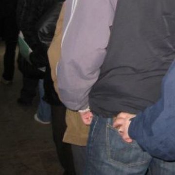 Tinerele fete pot cădea victime unor reţele de recrutare denumită de specialişti fenomenul "loverboy" Tinerele fete pot cădea victime unor reţele de recrutare denumită de specialişti fenomenul "loverboy"