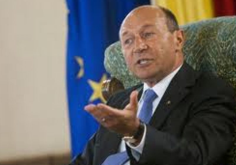 ANALIZĂ: Băsescu vorbeşte despre reîntregirea salariilor, după multiple avertismente despre populism