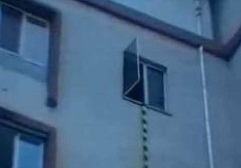 Un bărbat s-a aruncat de la etajul IV Un bărbat s-a aruncat de la etajul IV