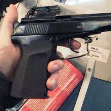Zeci de permise de port arma suspendate in MAI