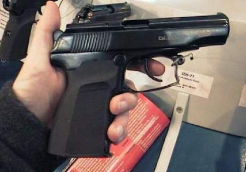 Zeci de permise de port arma suspendate in MAI