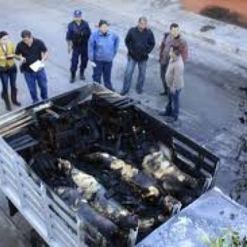14 cadavre găsite într-o camionetă în Mexic 14 cadavre găsite într-o camionetă în Mexic