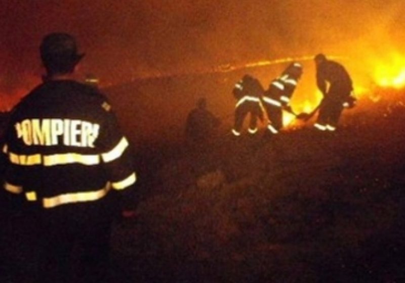Baia Mare: Un bărbat a provocat un incendiu după ce oala de pe un reşou improvizat a luat foc. Băimăreanul a fugit apoi de acasă Baia Mare: Un bărbat a provocat un incendiu după ce oala de pe un reşou improvizat a luat foc. Băimăreanul a fugit apoi de acasă