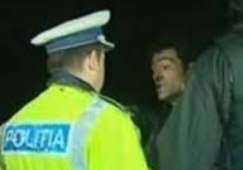 A sfidat un poliţist pentru faptul că a fost citat într-un dosar penal