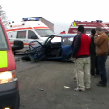 Baia Mare: Accident de circulaţie pe Dealul Dura cu 3 victime, dintre care 2 încarcerate Baia Mare: Accident de circulaţie pe Dealul Dura cu 3 victime, dintre care 2 încarcerate