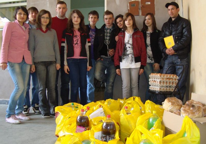 SIGHET: Tinerii liberali au ajutat 20 de familii nevoiaşe SIGHET: Tinerii liberali au ajutat 20 de familii nevoiaşe