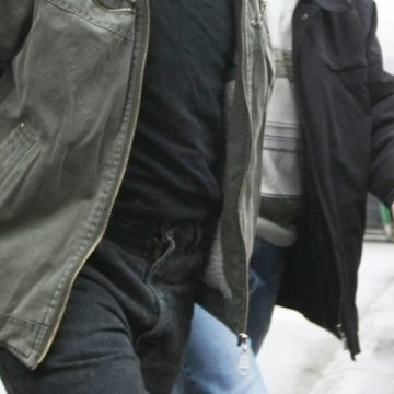 Două femei au intrat la furat în locuinţa unui gospodar din Recea Două femei au intrat la furat în locuinţa unui gospodar din Recea