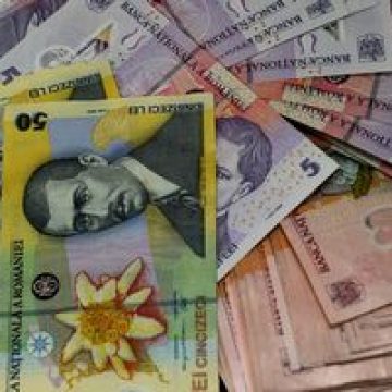 Bugetul MECTS, suplimentat cu 10 milioane de lei, pentru dotarea unităţilor preuniversitare
