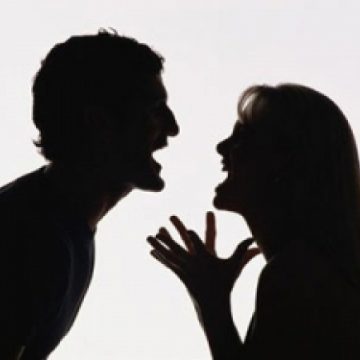 Ceartă pe holul Judecătoriei din Vişeu