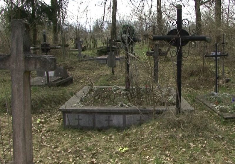 Nouă morminte profanate în cimitirul din Bocicoiu Mare Nouă morminte profanate în cimitirul din Bocicoiu Mare