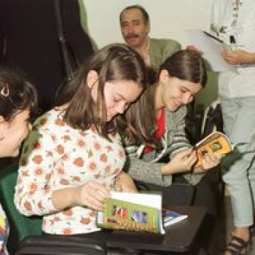 Codul de etică prevede interzicerea meditaţiilor cu proprii elevi contra unor avantaje materiale