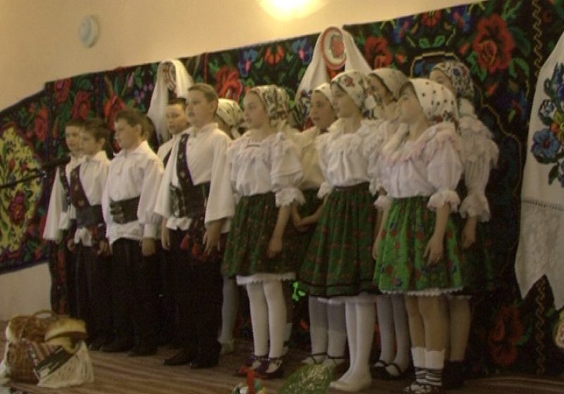 Concert de pricesne susţinut de copii din mai multe localităţi astăzi la Sarasău Concert de pricesne susţinut de copii din mai multe localităţi astăzi la Sarasău