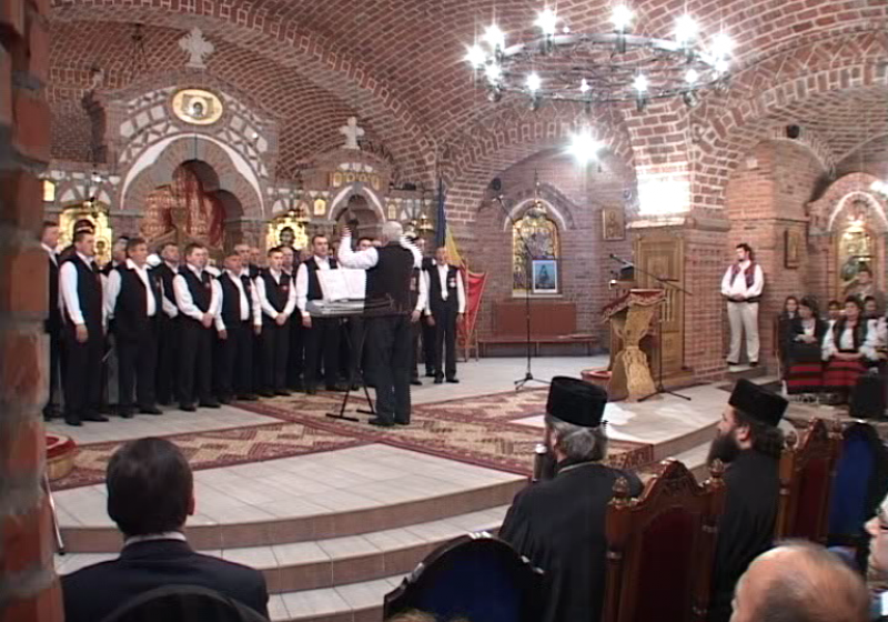 Baia Mare: Peste 1.000 de maramureşeni au participat la regalul de pricesne şi muzică bisericească oferit de Florii de Ansamblul Folcloric Naţional Transilvania