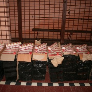 Contrabandişti reţinuţi la frontiera româno-ucraineană Contrabandişti reţinuţi la frontiera româno-ucraineană